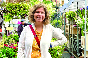 Ask an Expert: Drawbacks in Selling Invasives to Florists